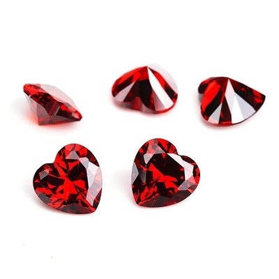 الألوان CZ Moissanite الماس القلب قطع 3x3mm 4x4mm Zirconia مكعب صناعي
